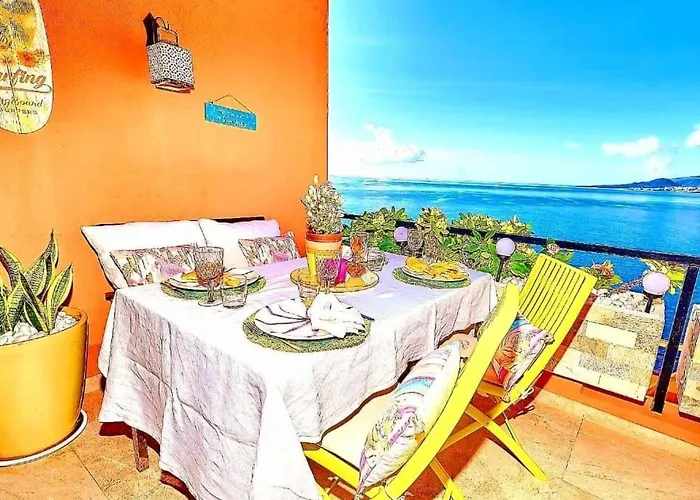 Luxurioeser Rueckzugsort Mit Direktem Meerzugang Und Pool By Interhome