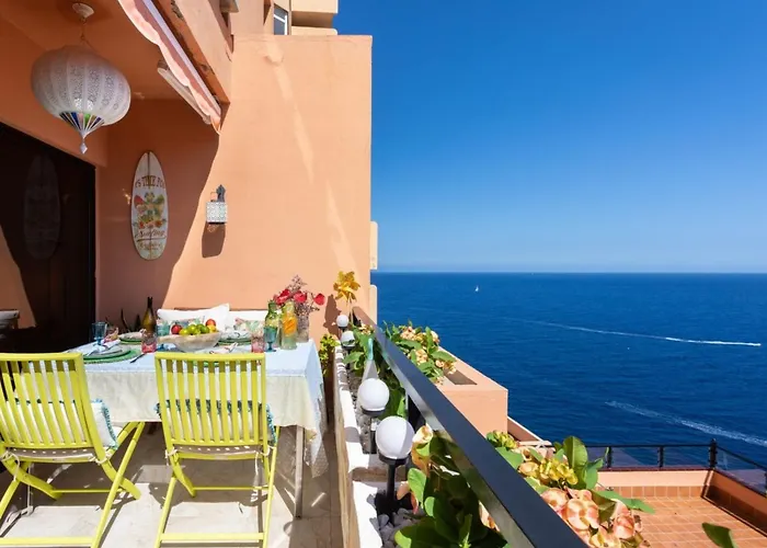 Luxurioeser Rueckzugsort Mit Direktem Meerzugang Und Pool By Interhome