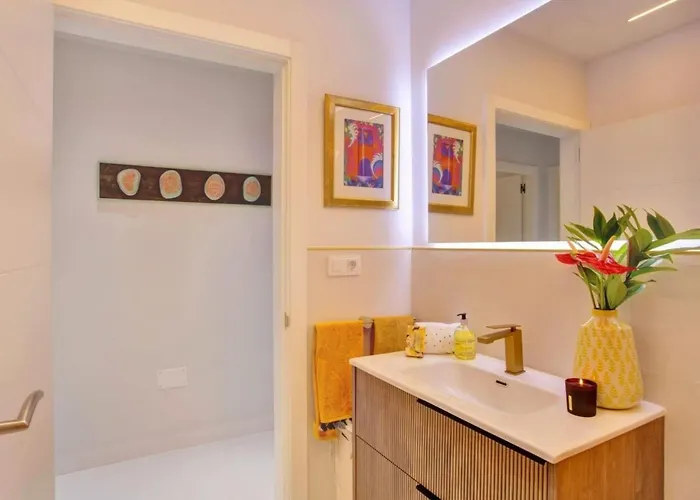 Apartment Luxurioeser Rueckzugsort Mit Direktem Meerzugang Und Pool By Interhome