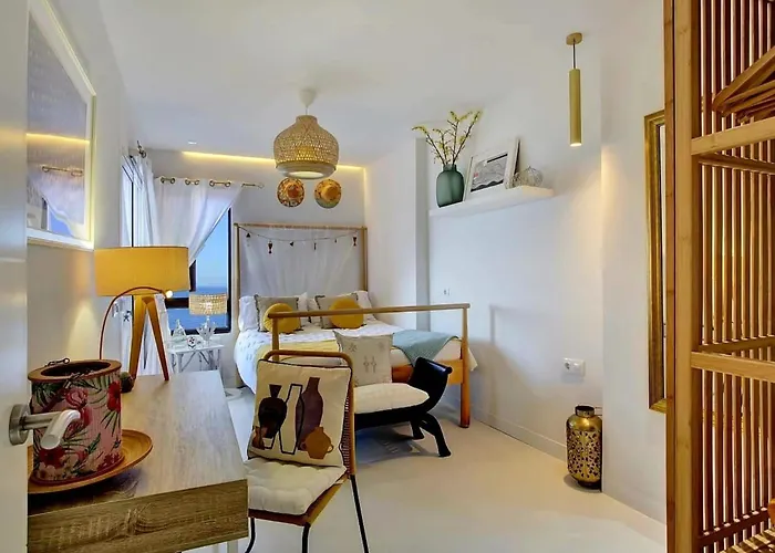 Luxurioeser Rueckzugsort Mit Direktem Meerzugang Und Pool By Interhome *