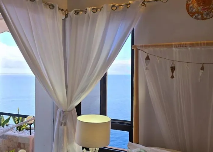 Luxurioeser Rueckzugsort Mit Direktem Meerzugang Und Pool By Interhome